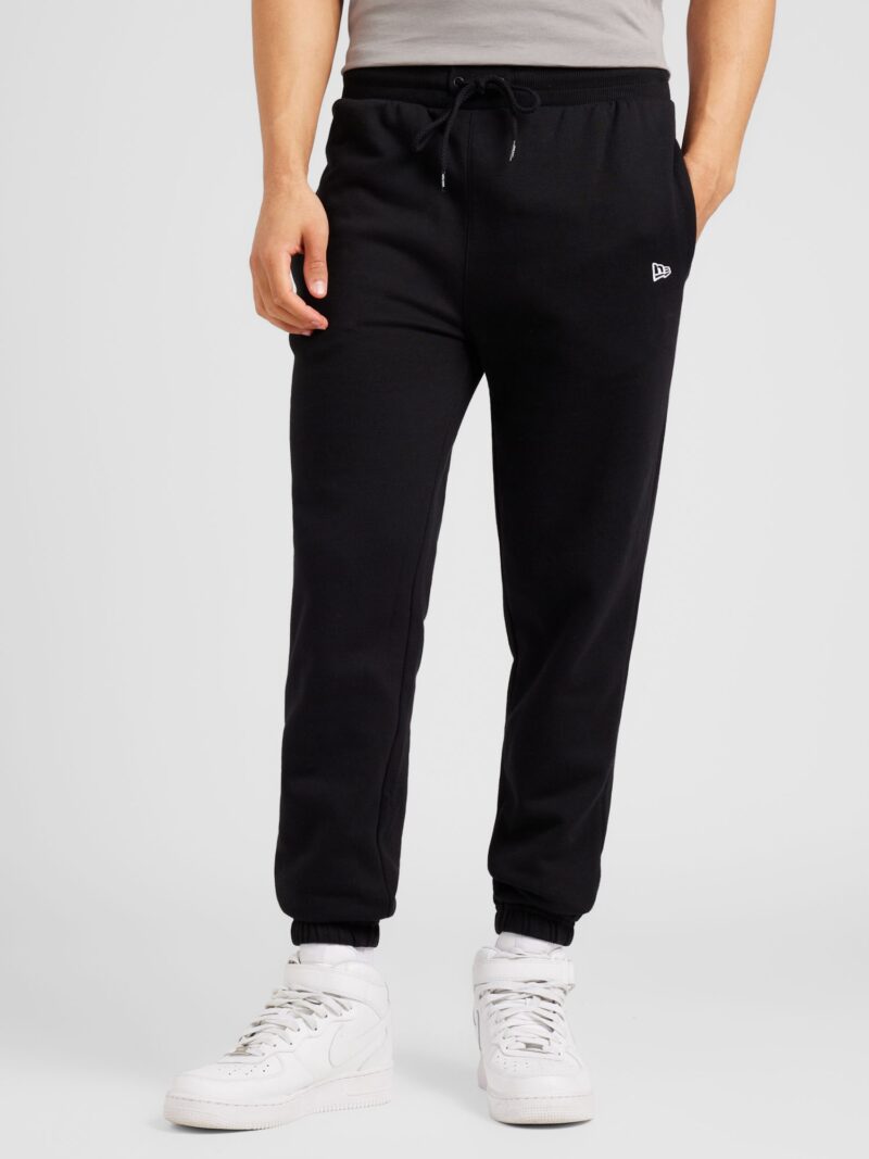 NEW ERA Pantaloni 'ESSENTLS'  negru / alb