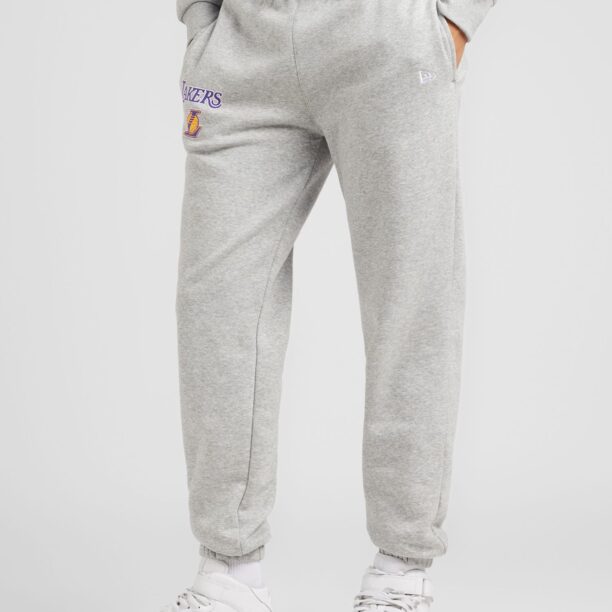 NEW ERA Pantaloni 'NBA ESSENTLS LOSLAK'  gri / mov închis / portocaliu deschis