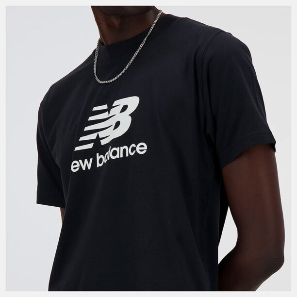 Preţ New Balance Sport Essentials Logo T-Shirt