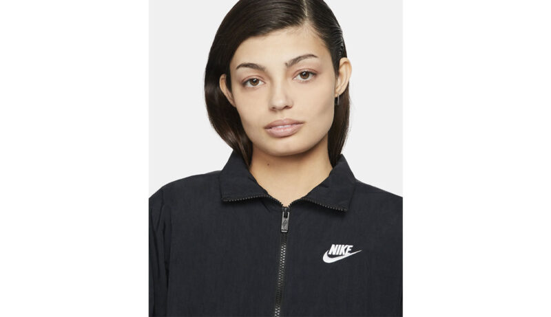 Preţ Nike Sportswear Essential Windrunner Wmns