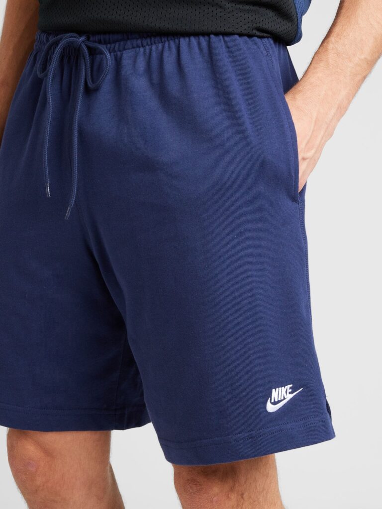 Preţ Nike Sportswear Pantaloni 'Club'  bleumarin / alb