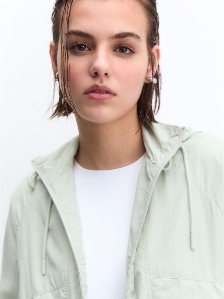 Preţ Pull&Bear Geacă de primăvară-toamnă  verde pastel