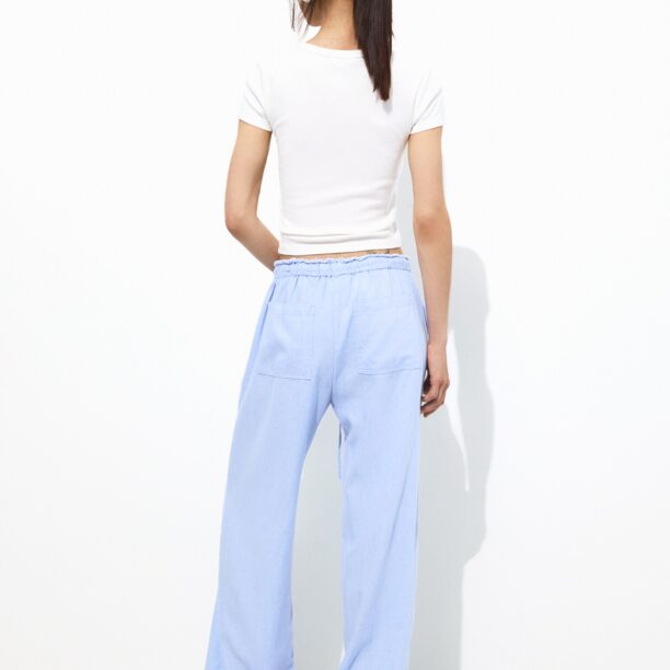 Pull&Bear Pantaloni  albastru deschis preţ