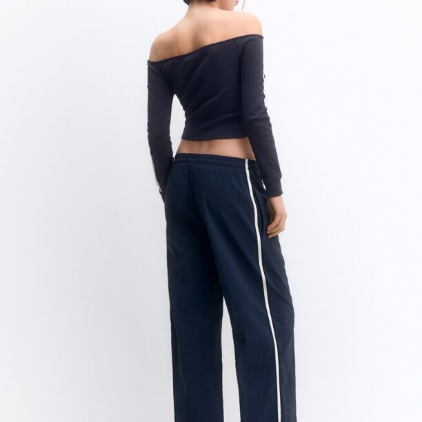 Pull&Bear Pantaloni  bej / bleumarin preţ