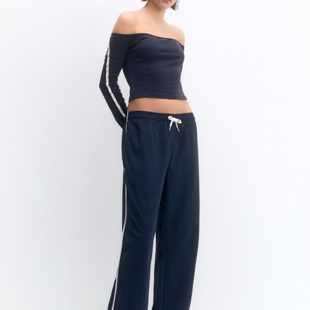 Cumpăra Pull&Bear Pantaloni  bej / bleumarin