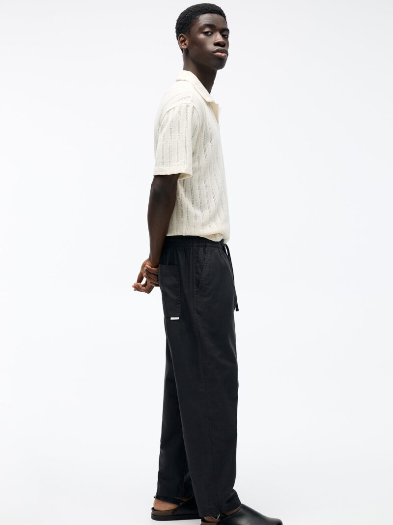 Preţ Pull&Bear Pantaloni  negru