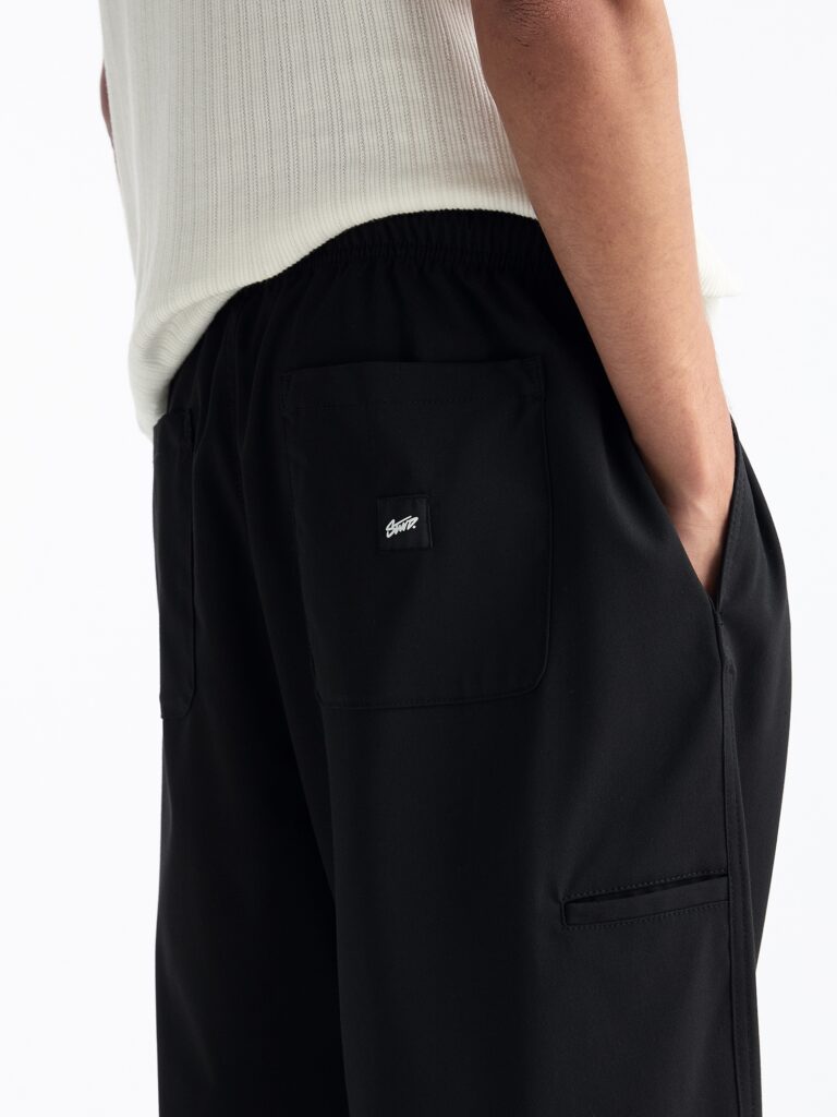 Preţ Pull&Bear Pantaloni  negru