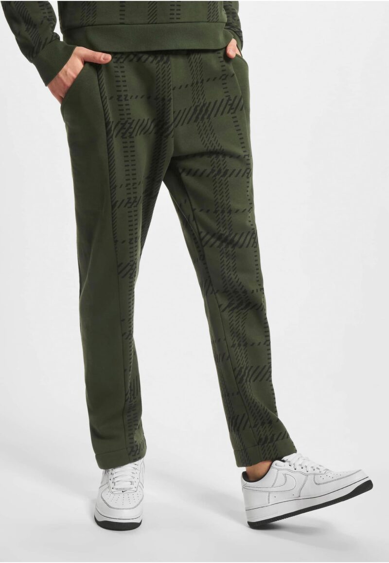 Thug Life Pantaloni  verde pin / negru preţ