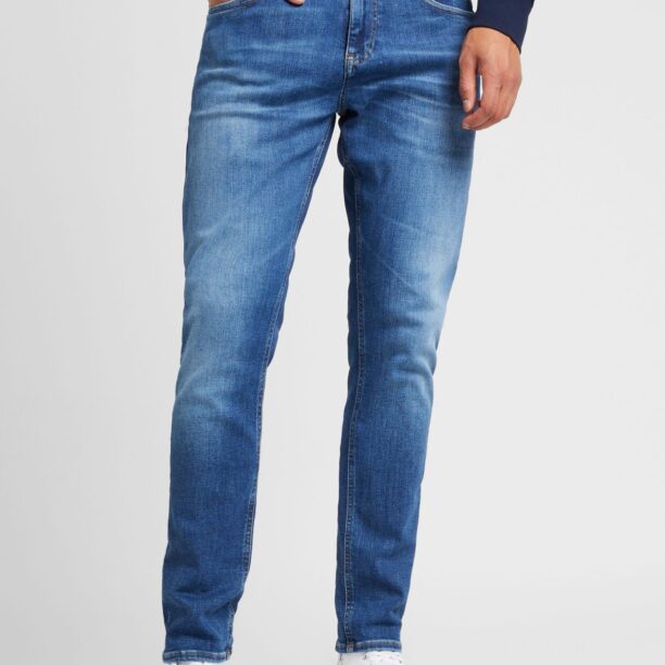 Preţ Tommy Jeans Jeans 'AUSTIN'  bleumarin / albastru denim / roșu / alb murdar