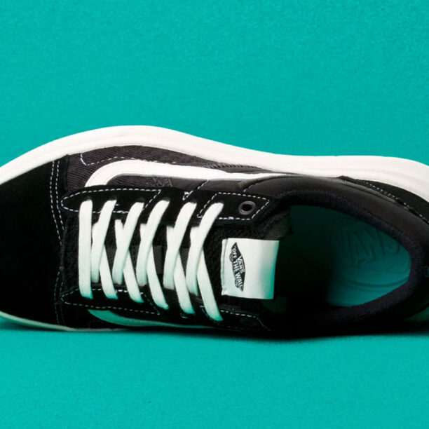 Cumpăra Vans Old Skool Overt Plus CC