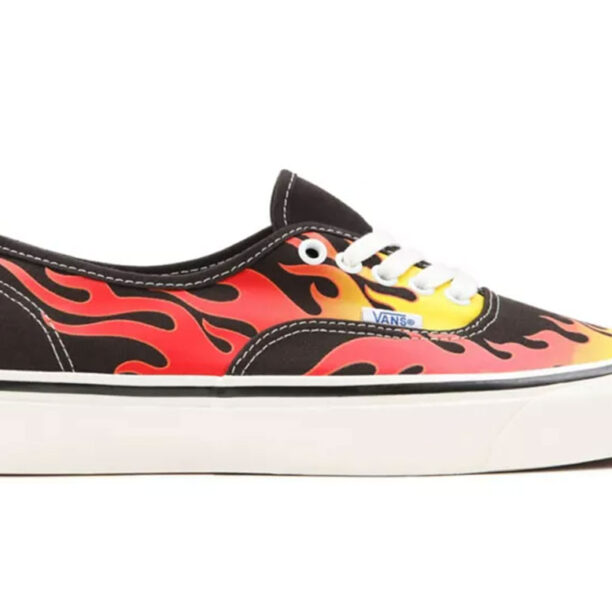 Preţ Vans UA Authentic 44 DX Epic Flame