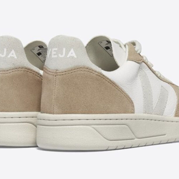 Veja V-10 CHROMEFREE LEATHER WHITE NATURAL SAHARA preţ