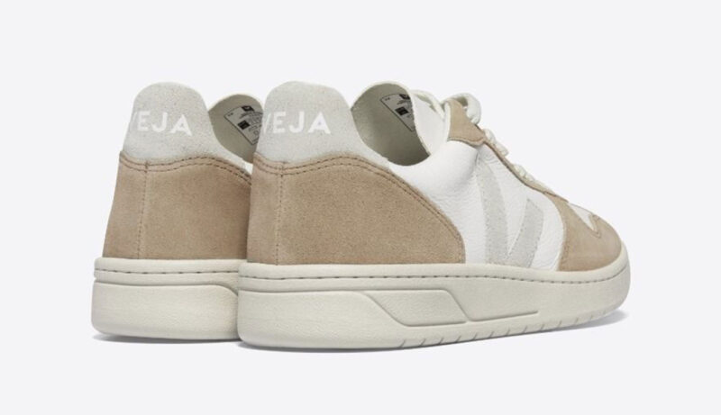 Veja V-10 CHROMEFREE LEATHER WHITE NATURAL SAHARA preţ