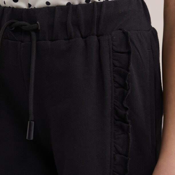 Preţ WE Fashion Pantaloni  negru