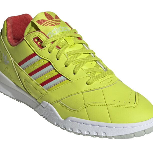 adidas A.R. Trainer preţ