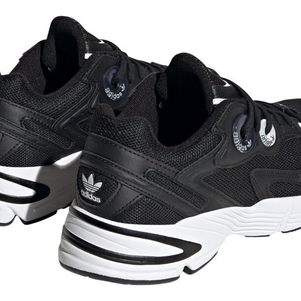 Preţ adidas Astir W