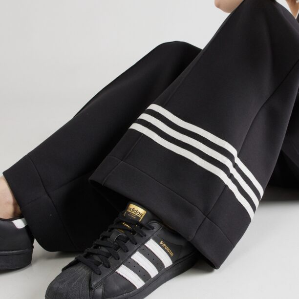 Preţ ADIDAS ORIGINALS Pantaloni 'Adicolor Neuclassics'  negru / alb