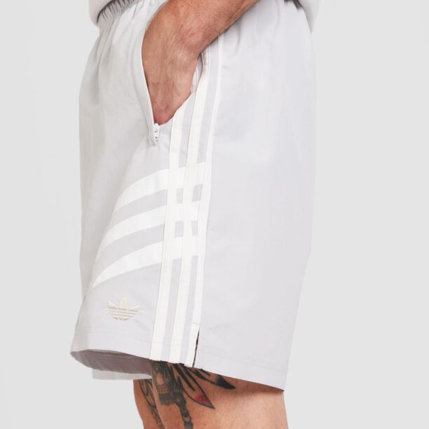 Cumpăra ADIDAS ORIGINALS Pantaloni 'Q3 ATL'  bej / gri deschis / alb