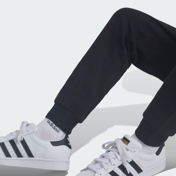 ADIDAS ORIGINALS Pantaloni 'TREFOIL ESSENTIALS'  negru / alb preţ