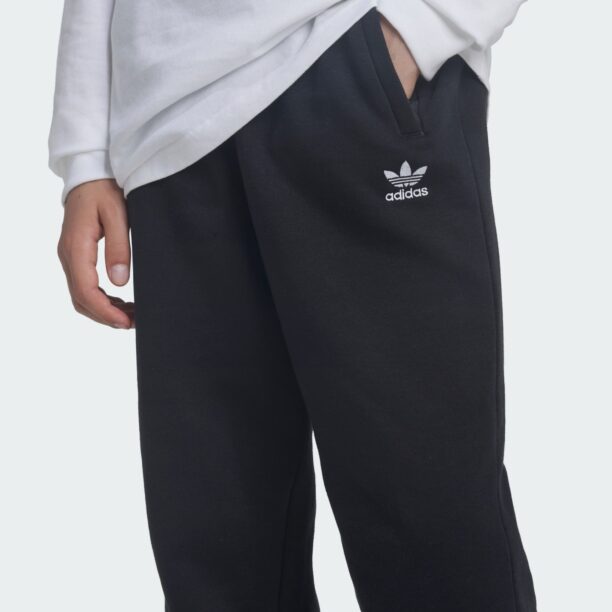 ADIDAS ORIGINALS Pantaloni 'TREFOIL ESSENTIALS'  negru / alb