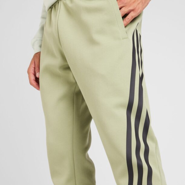 Cumpăra ADIDAS SPORTSWEAR Pantaloni sport 'Future Icons'  oliv / verde deschis / negru