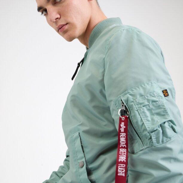 Preţ ALPHA INDUSTRIES Geacă de primăvară-toamnă 'MA-1 TT'  verde mentă