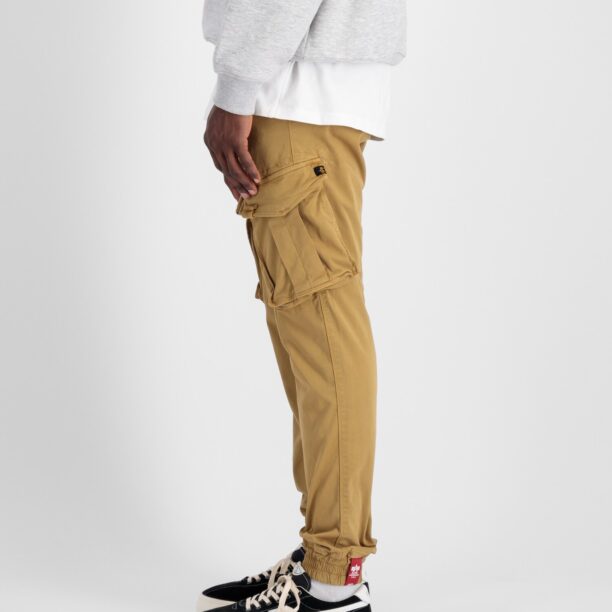 Original ALPHA INDUSTRIES Pantaloni cu buzunare 'Spy'  maro / roșu / negru