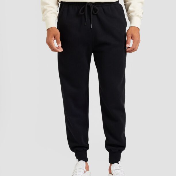 Abercrombie & Fitch Pantaloni 'ESSENTIAL'  negru preţ