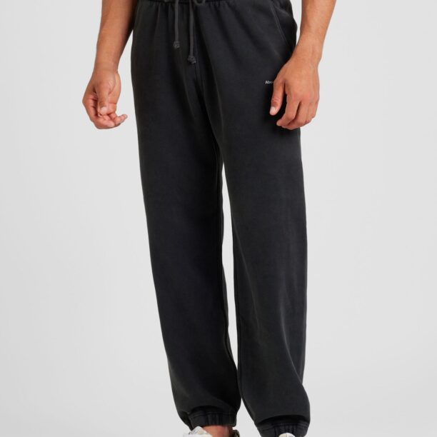 Abercrombie & Fitch Pantaloni 'TIMELESS GLOBAL'  negru / alb