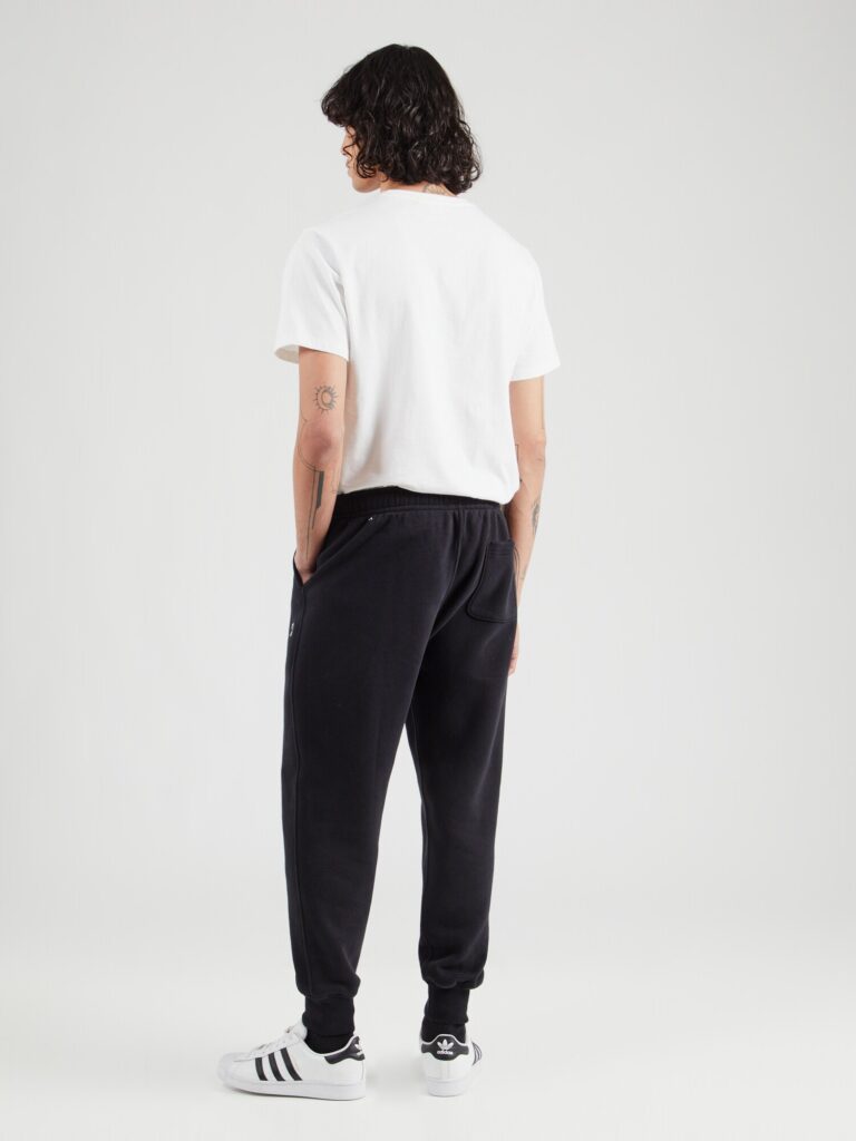 Cumpăra Abercrombie & Fitch Pantaloni  negru