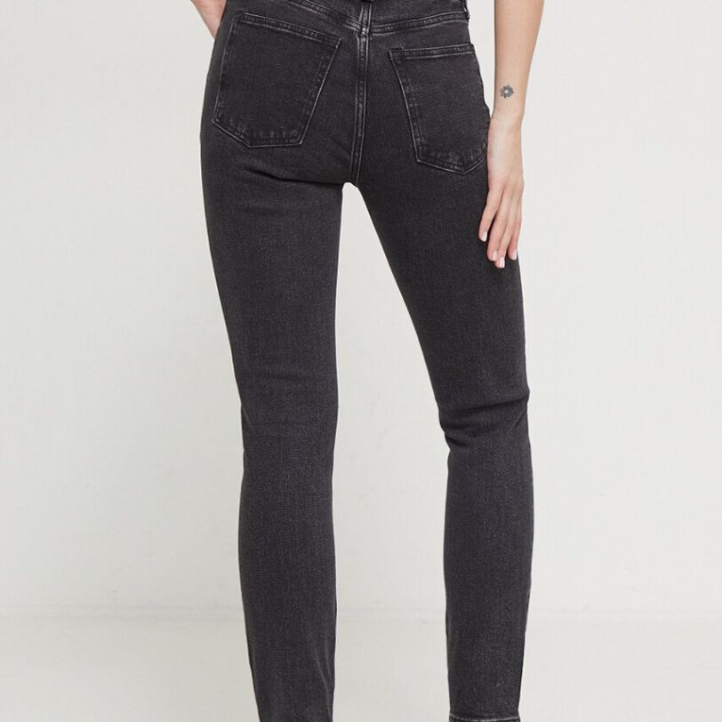 culoarea negru
