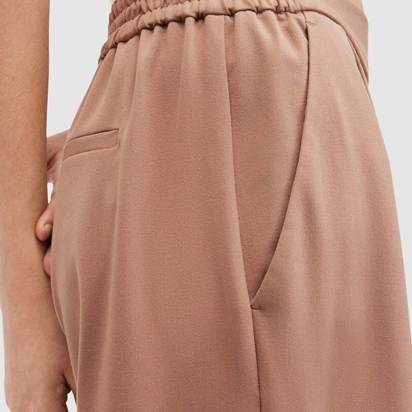 culoarea maro
