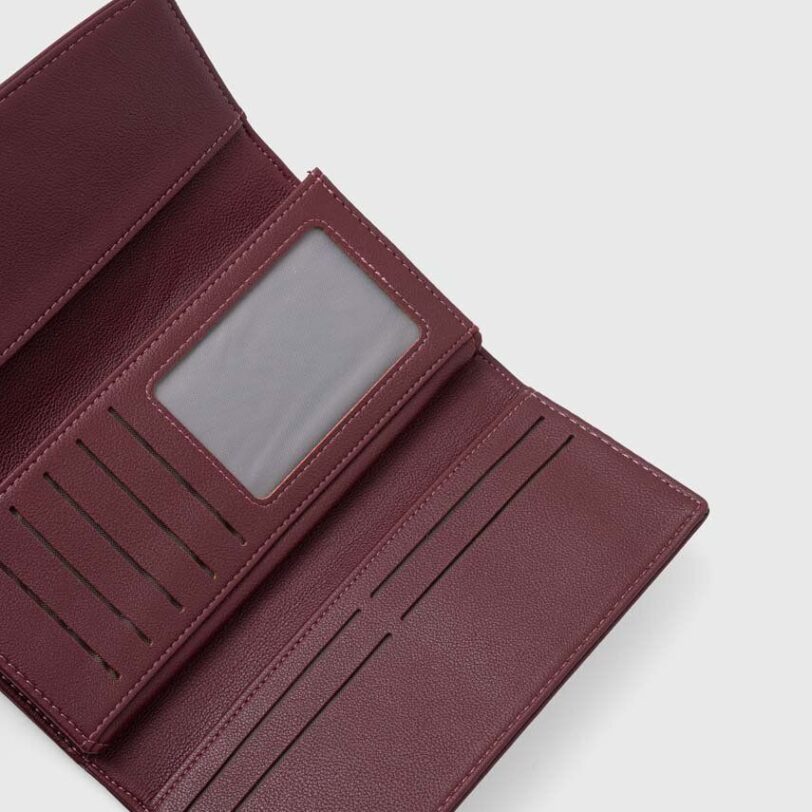 culoarea bordo