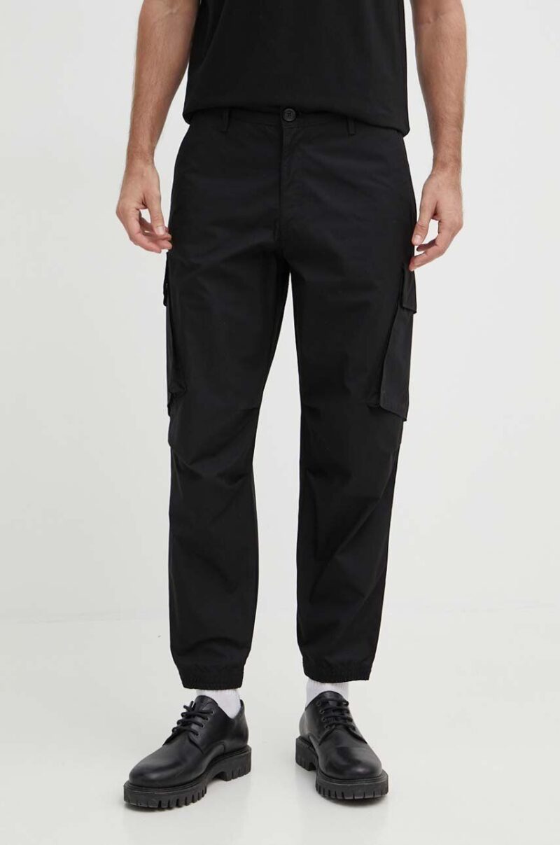 Armani Exchange pantaloni de bumbac culoarea negru