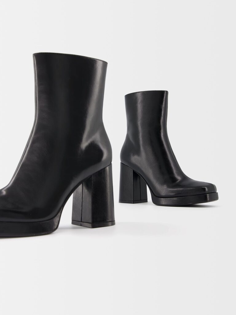 Preţ Bershka Botine  negru