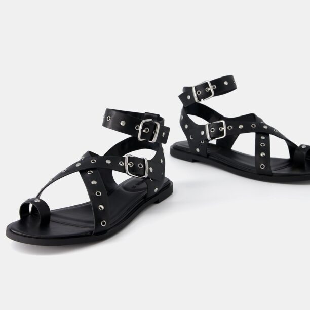 Preţ Bershka Flip-flops  negru / argintiu