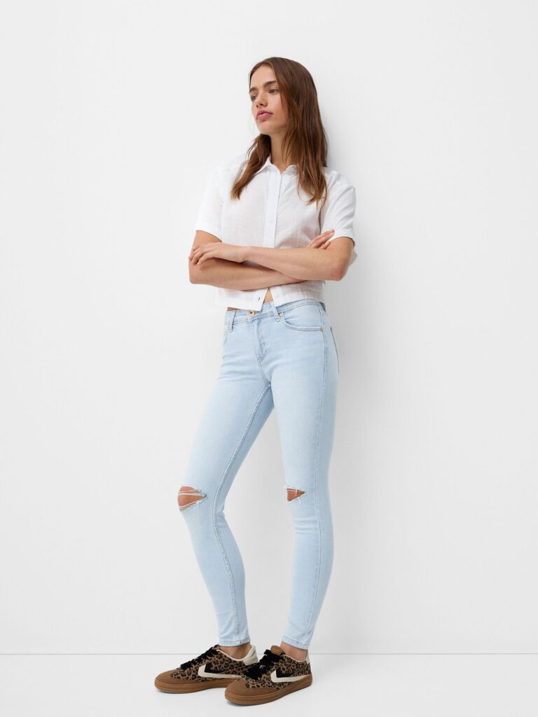 Cumpăra Bershka Jeans  albastru deschis