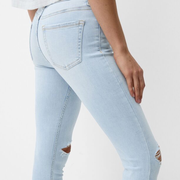 Preţ Bershka Jeans  albastru deschis