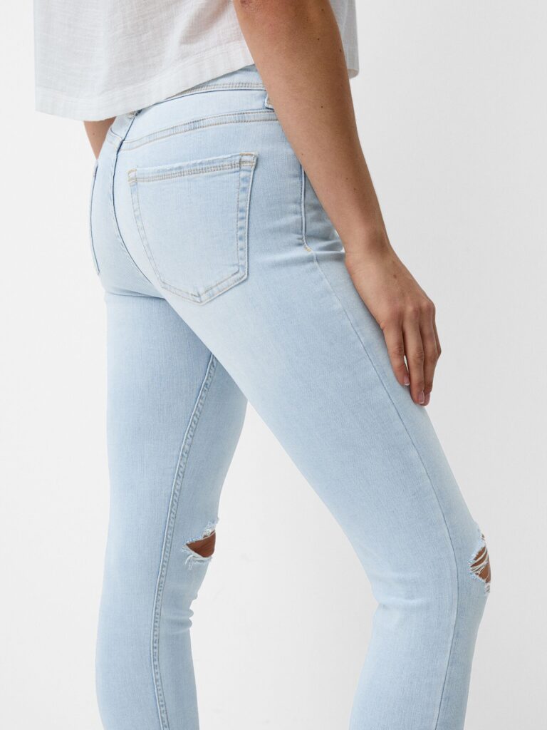 Preţ Bershka Jeans  albastru deschis