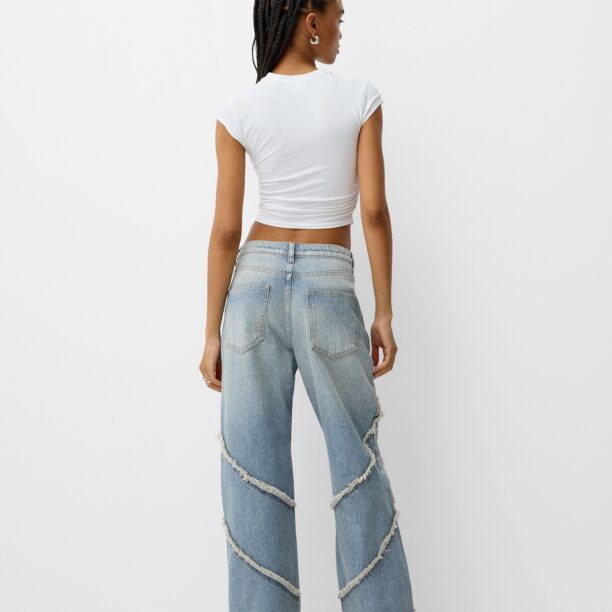 Bershka Jeans  crem / albastru deschis preţ