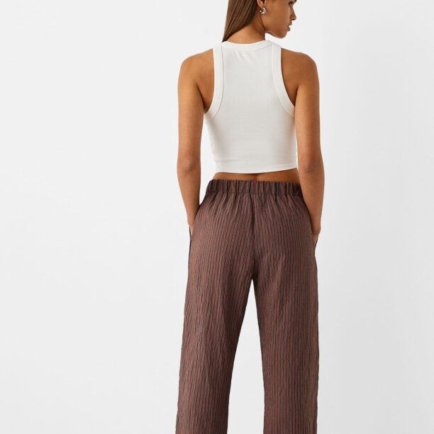 Bershka Pantaloni  albastru marin / maro / alb preţ