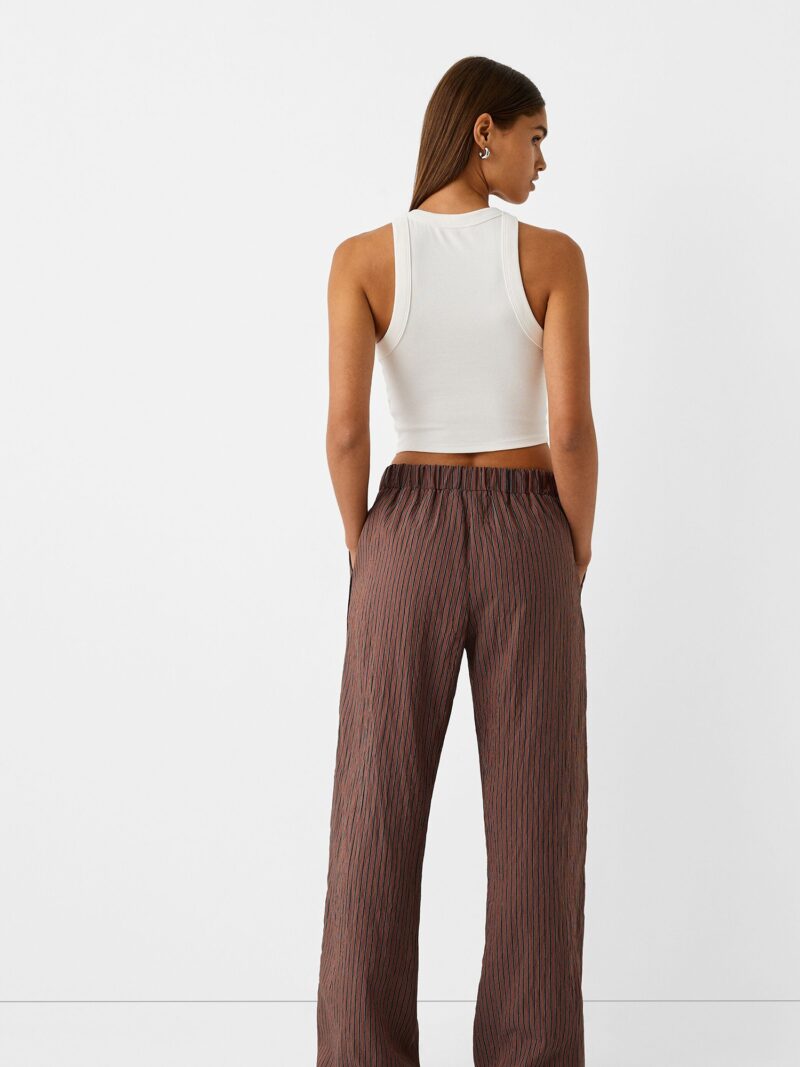 Bershka Pantaloni  albastru marin / maro / alb preţ