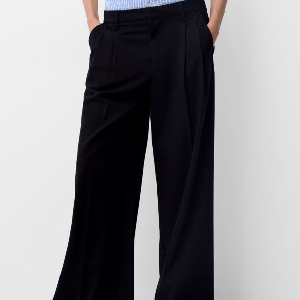 Bershka Pantaloni cutați  albastru deschis / negru / alb