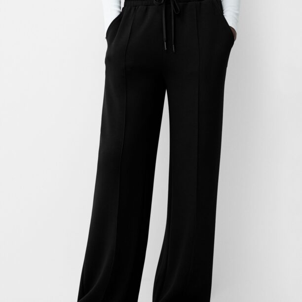 Bershka Pantaloni cutați  negru