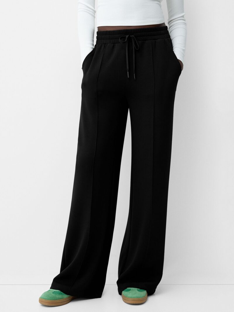 Bershka Pantaloni cutați  negru