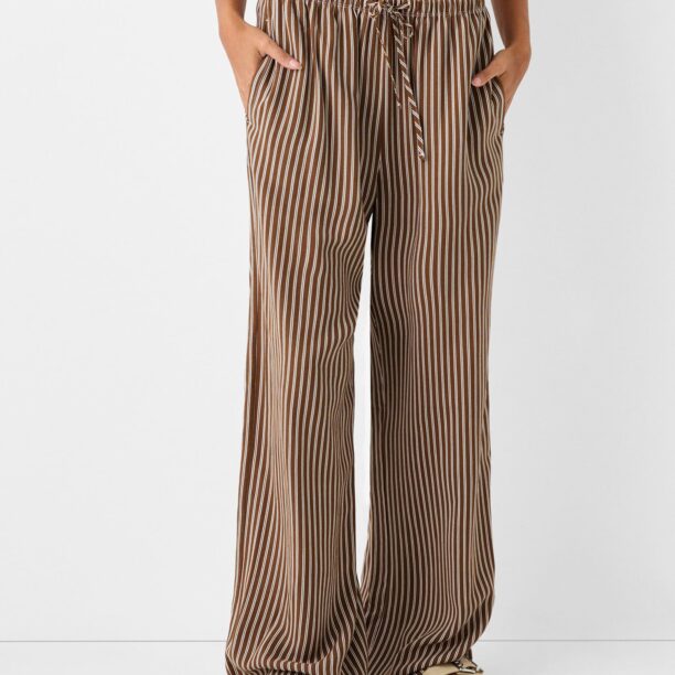 Bershka Pantaloni  maro / alb