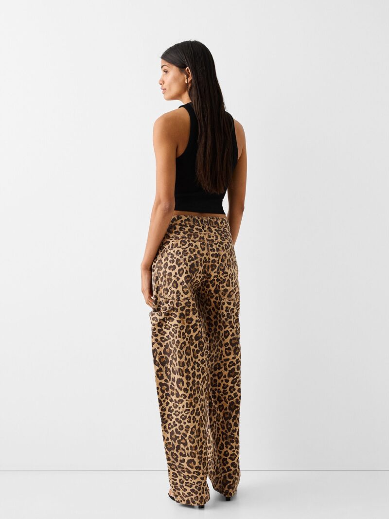 Bershka Pantaloni  maro cămilă / maro caramel / negru preţ