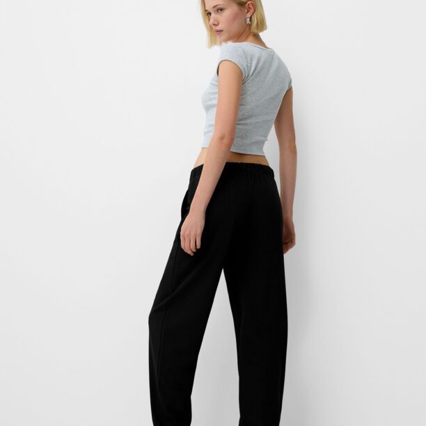 Bershka Pantaloni  negru preţ