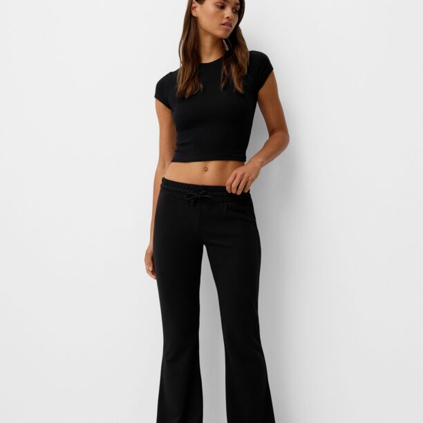 Cumpăra Bershka Pantaloni  negru