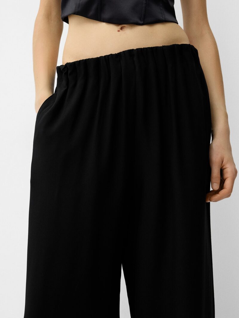 Preţ Bershka Pantaloni  negru